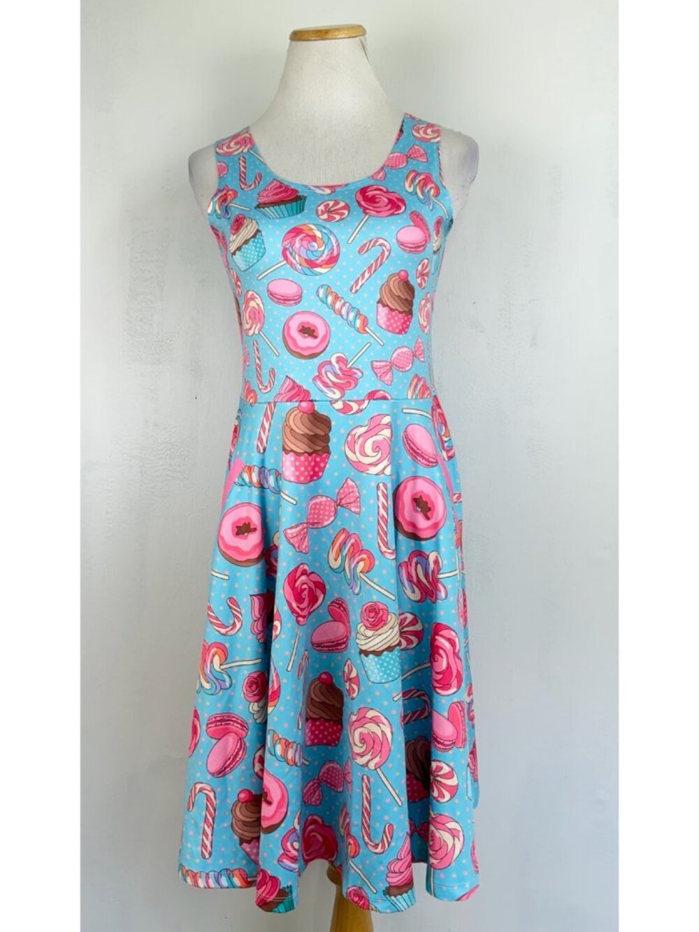 CowCow Dress Candy Print NWOT Polyester 10% Spandex Sleeveless Summer Medium